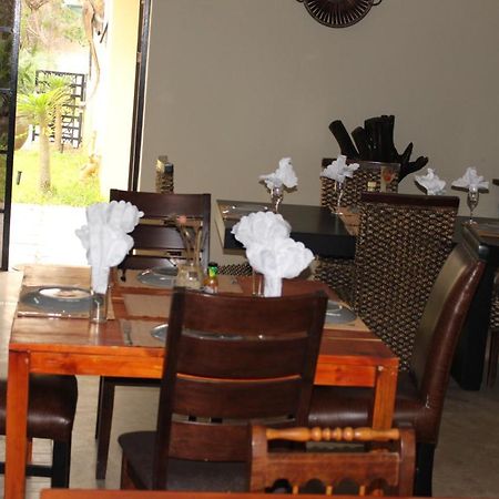 Rivermews Hotel And Spa Maun Extérieur photo