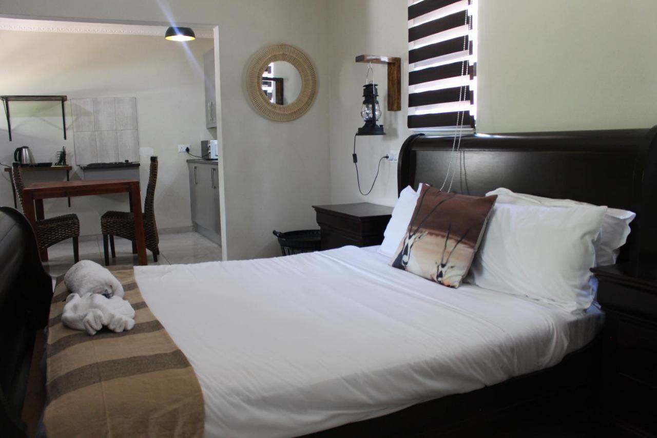 Rivermews Hotel And Spa Maun Extérieur photo