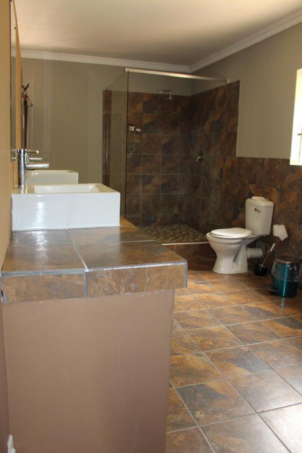 Rivermews Hotel And Spa Maun Extérieur photo