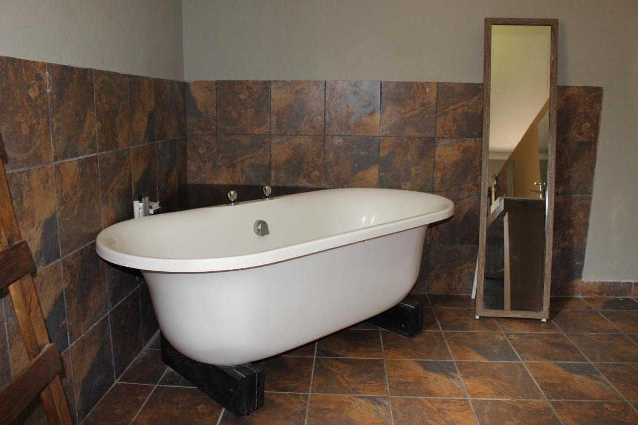 Rivermews Hotel And Spa Maun Extérieur photo