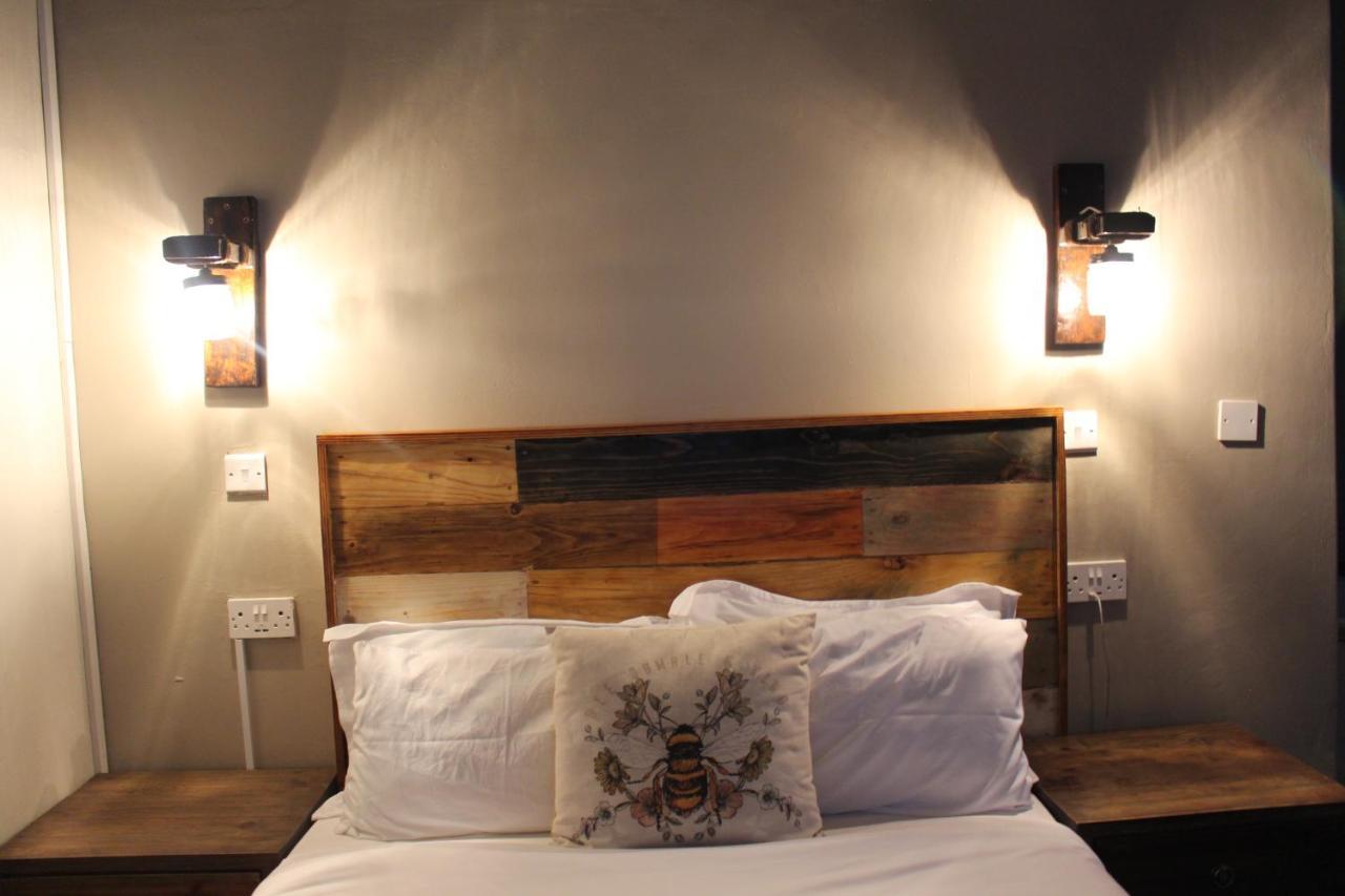 Rivermews Hotel And Spa Maun Extérieur photo