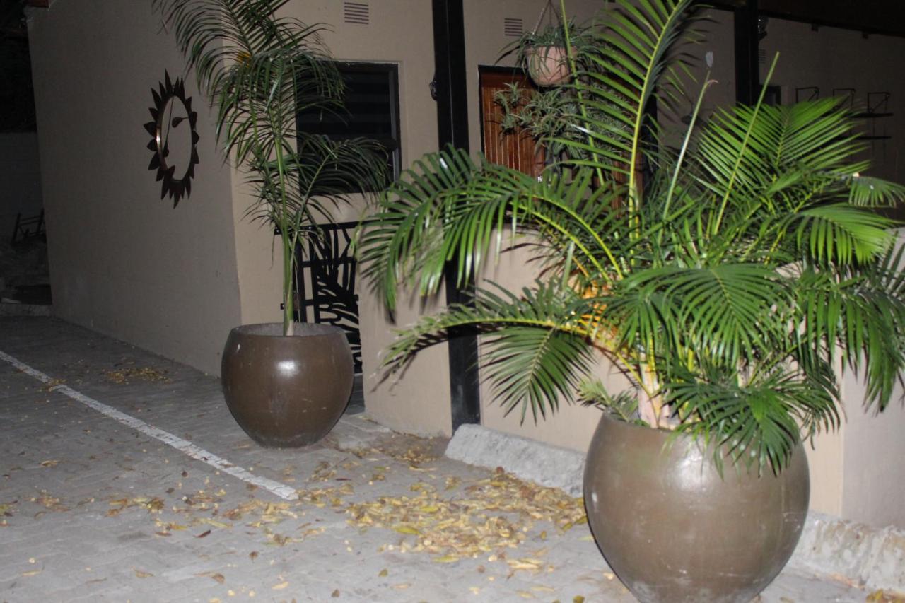Rivermews Hotel And Spa Maun Extérieur photo