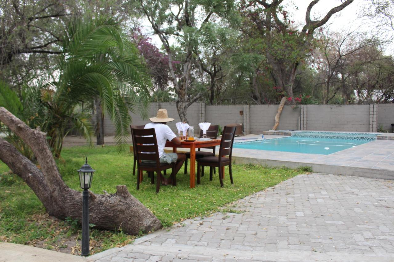 Rivermews Hotel And Spa Maun Extérieur photo